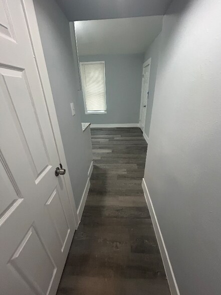 Building Photo - 1902 W Nash St