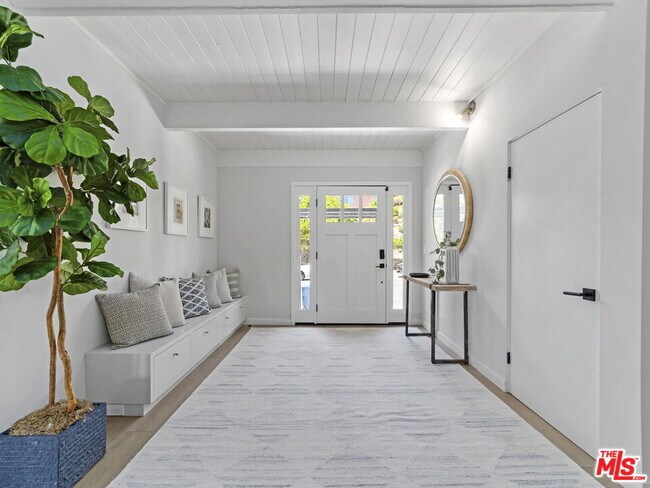 Building Photo - 2304 Vestal Ave