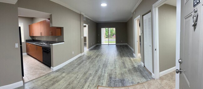 Building Photo - Village Green