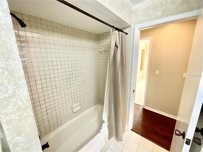 Building Photo - 1349 Hillside Dr