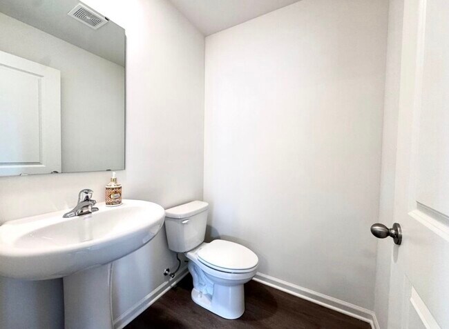 Building Photo - 324 Basin Ct