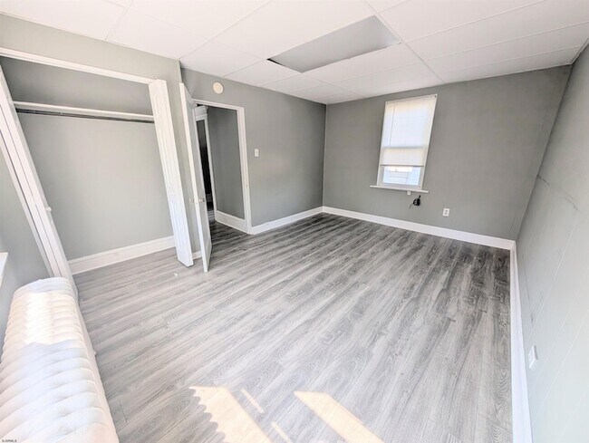 Building Photo - 2 N Portland Ave