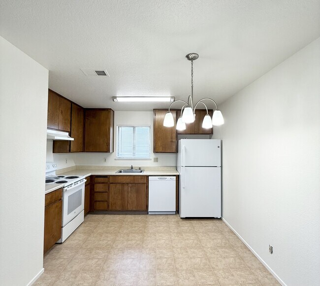 Building Photo - 200 Northwoods Ave