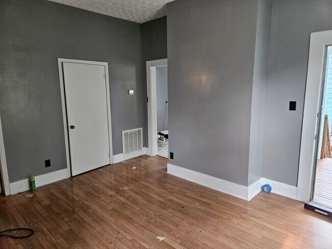 Building Photo - Knoxville 37917 - 2 Bedroom, 1 Bath home –...