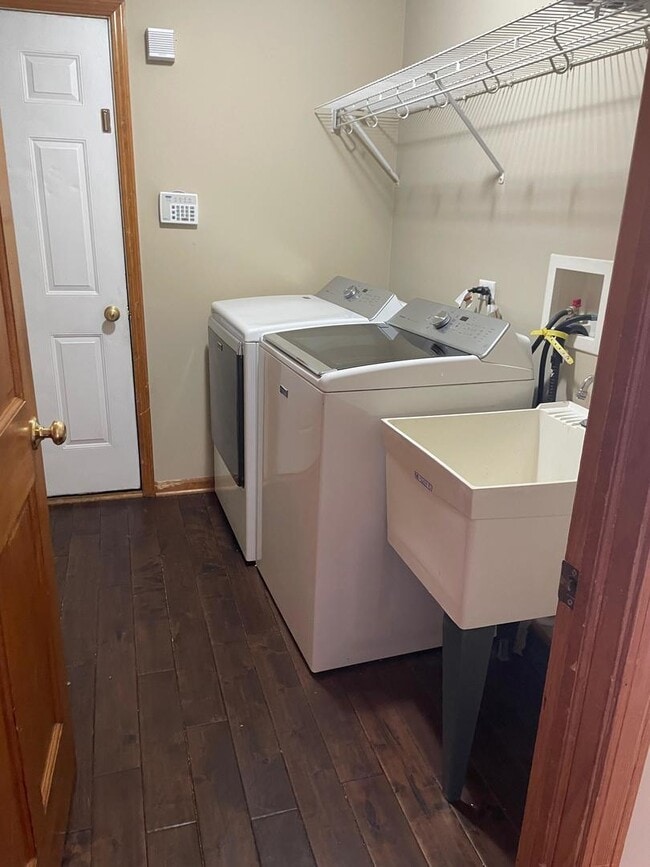 Building Photo - 13356 Vicarage Dr