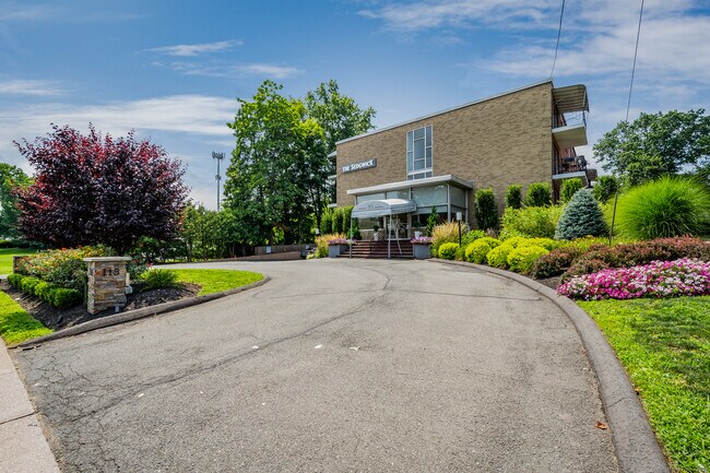 Building Photo - 115 S Main St