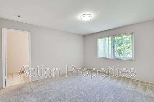Building Photo - 1121 Garfield Ave