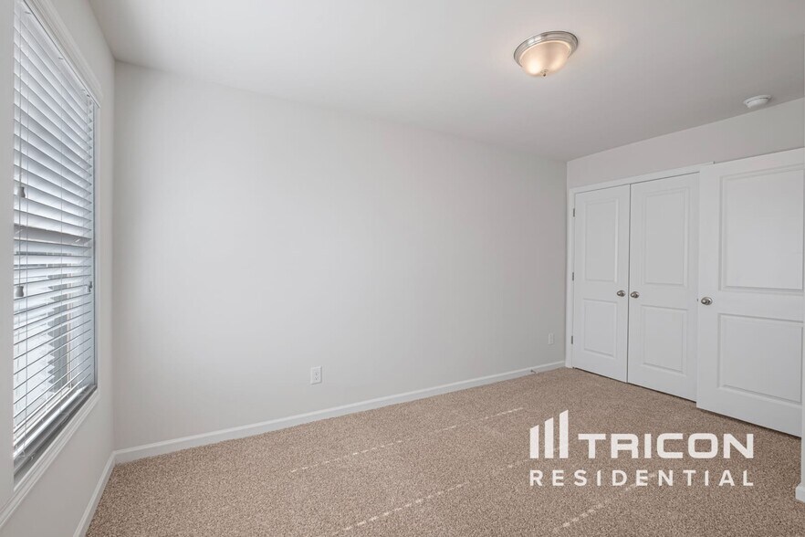 Building Photo - 3980 Bella View Ln