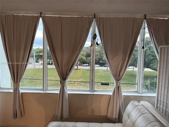 Building Photo - 8233 Harding Ave