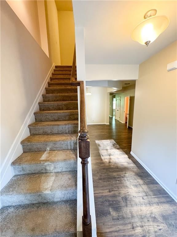 Building Photo - 198 Hardy Water Dr SE