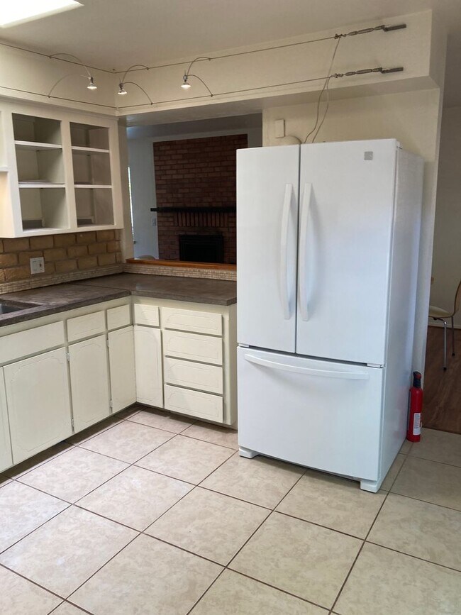Building Photo - Lovely West Sedona home with large fenced ...