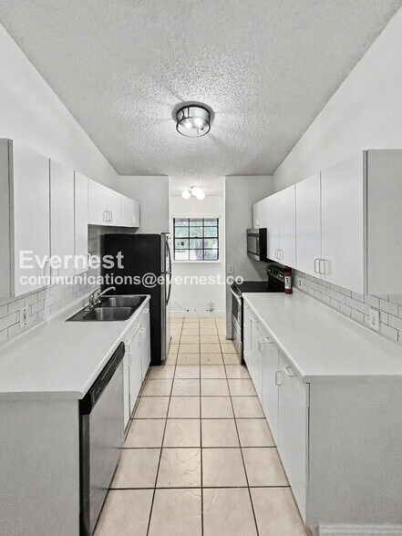 Building Photo - 3436 Sunrise Villas Ct N