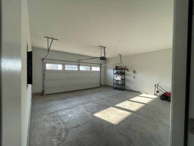 Building Photo - 4 Bed, 2 Bath New Build