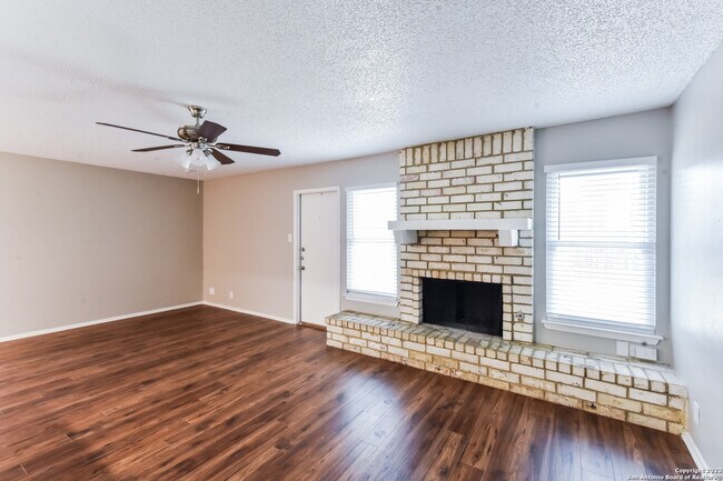 Building Photo - 9387 Valley Bend