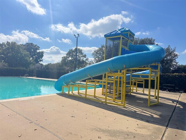 Building Photo - 4803 Shadowdale Dr