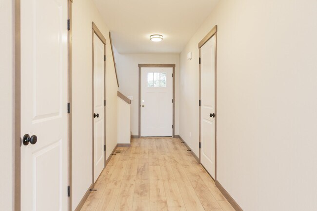 Building Photo - 1314 Lamont Ln