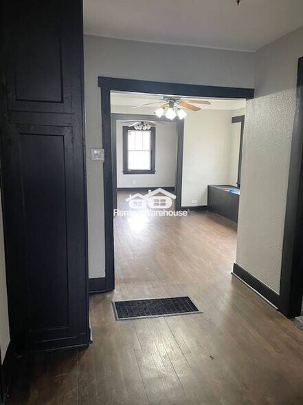 Building Photo - 576 S Oxford Ave