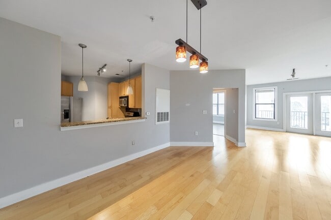 Building Photo - 799 Hammond Dr NE