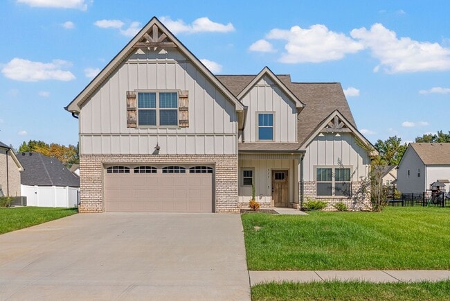 Primary Photo - Pet Friendly Four Bedroom with Bonus!
