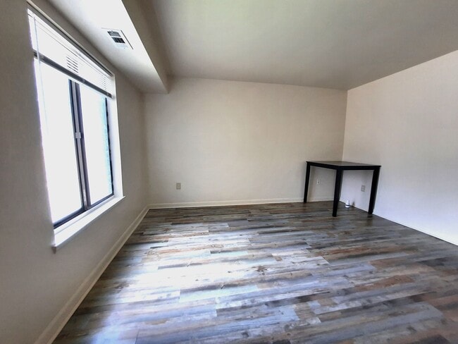 Building Photo - Long Reach Village – Renovated 2BR Condo