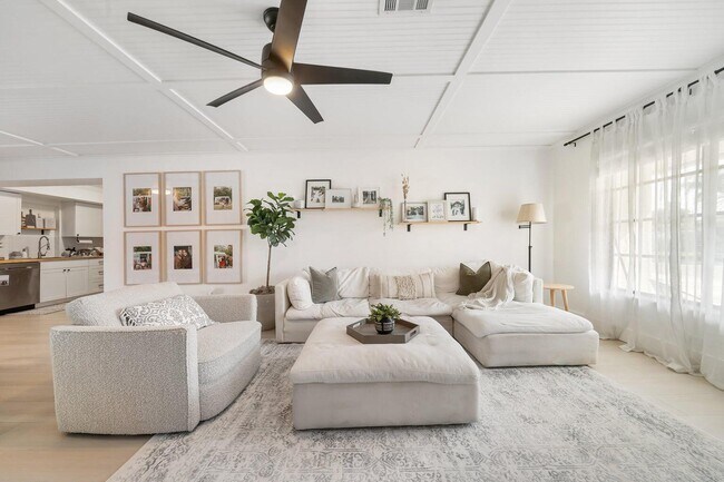 Building Photo - 232 Wellesley Dr