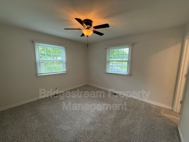 Building Photo - 4225 Fernbrook St