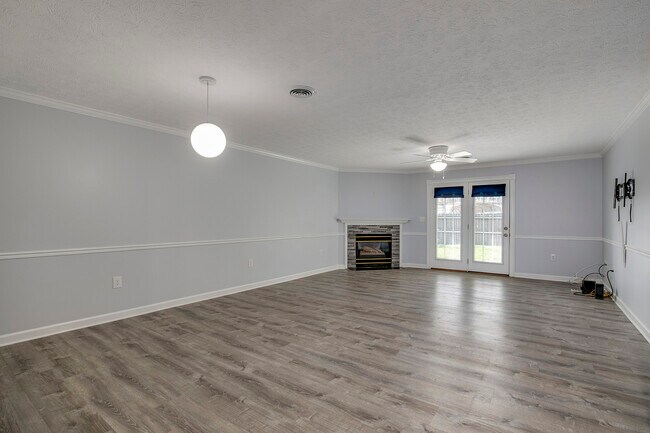 Building Photo - 103 Pinewood Dr