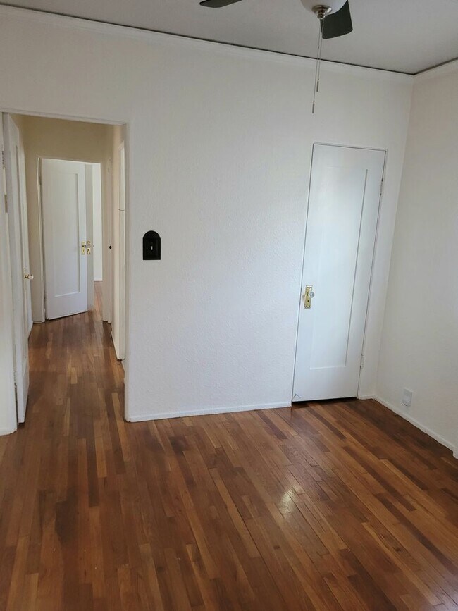 Building Photo - Charming 3 bedroom / 1 Bath House