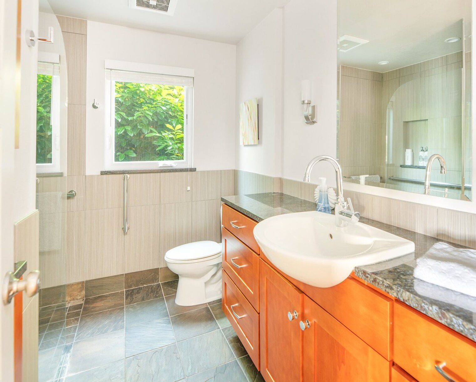 Building Photo - 4091 Hillcrest Ave SW