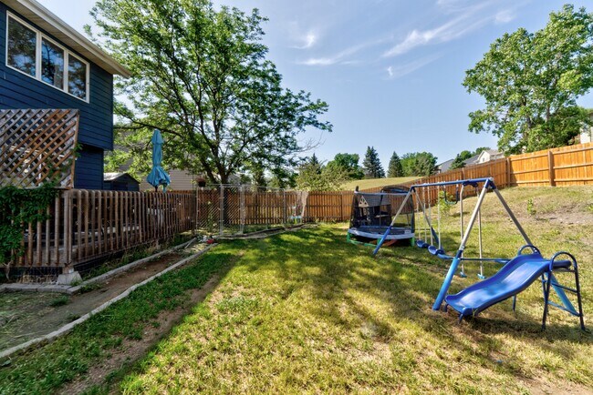 Building Photo - 4025 Wild Flower Dr