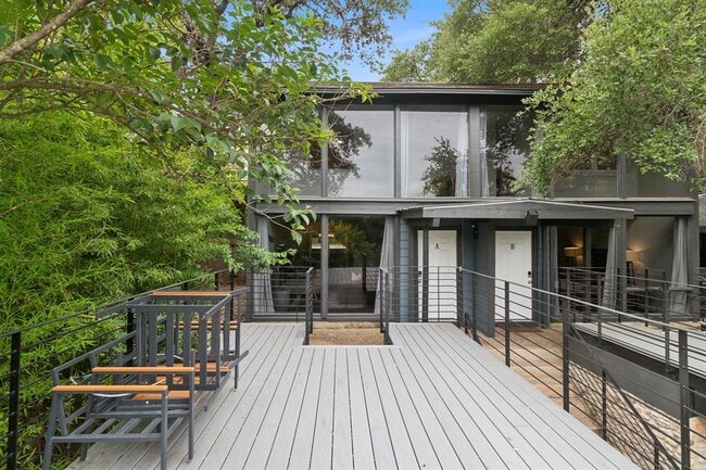 Building Photo - 1501 Rockdale Cir