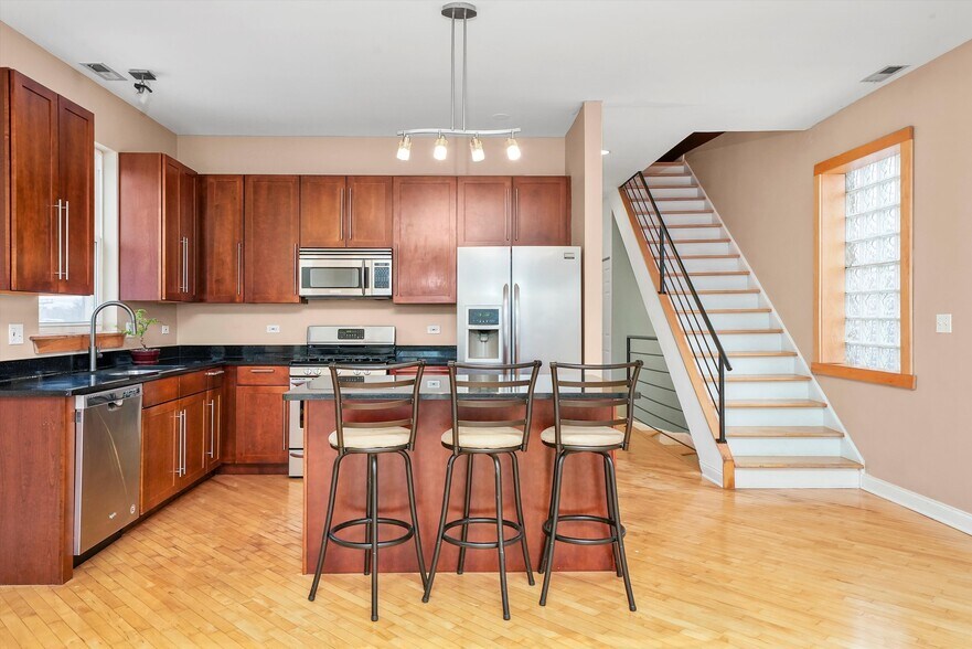 Building Photo - 260 N California Ave