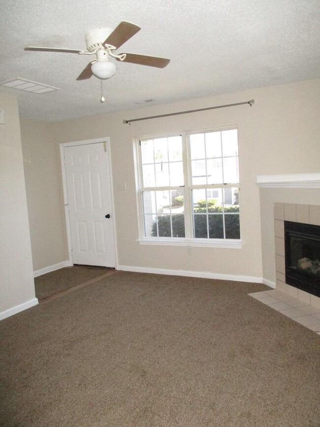 Building Photo - Lovely two bedroom, two and a half bathroo...