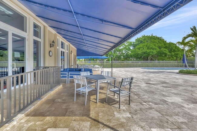 Building Photo - 12372 Cascades Pointe Dr