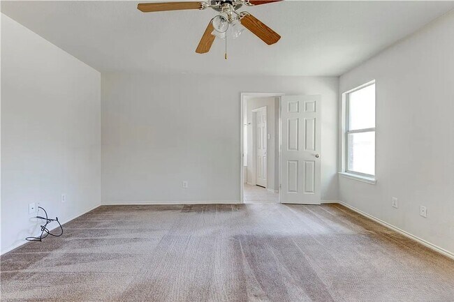 Building Photo - BEAUTIFUL AND SPACIOUS HOME