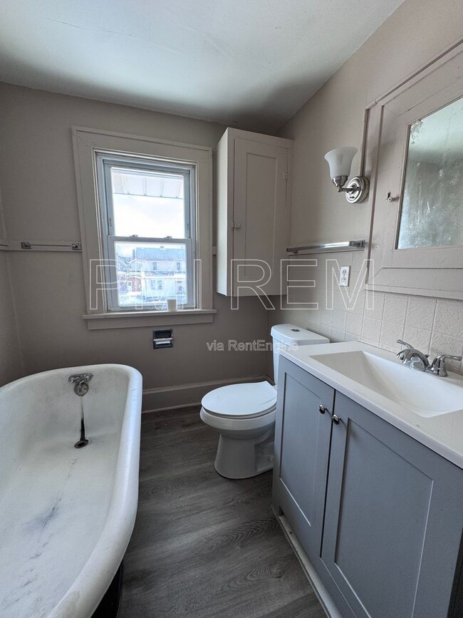 Building Photo - 1023 Harrison Ave SW