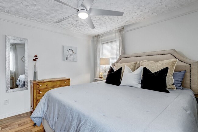 Building Photo - 338 Tarpon Ave