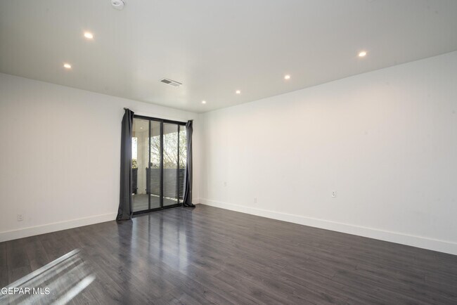 Building Photo - 1029 Calle Parque Dr