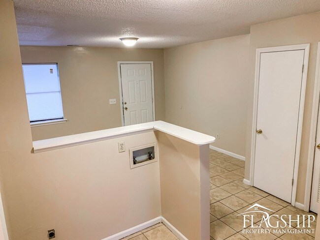 Building Photo - Two Bedroom Greenville Apartment