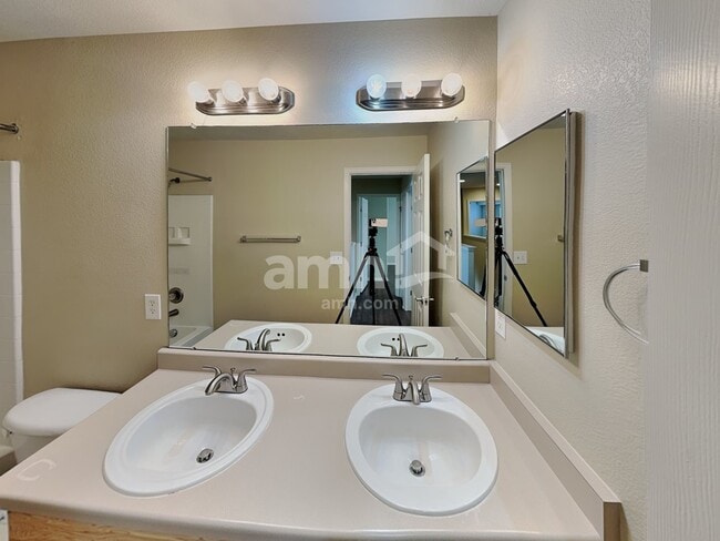 Building Photo - 451 Baler Ct