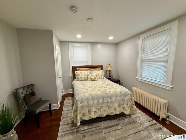 Building Photo - 64 Hickory St