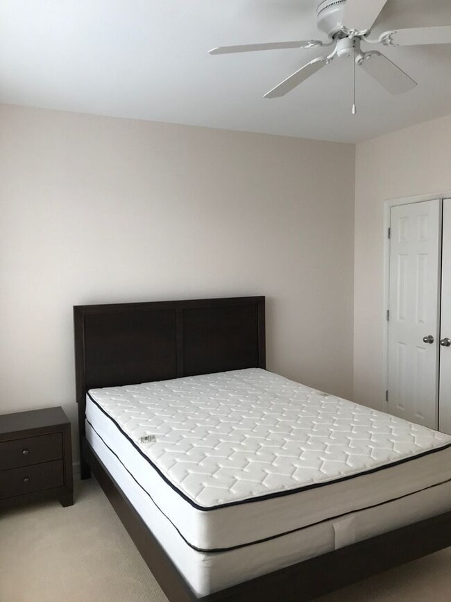 Building Photo - 260 Riverbend Drive 2 Bedroom 2 Bath Condo...
