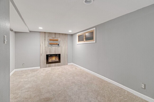 Building Photo - This home is a rare find!  3 bed/2 bath, l...
