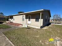 Building Photo - Great 2 Bedroom 1 bath Duplex in Navarre!