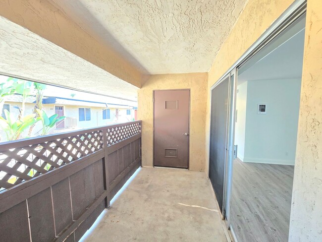 Building Photo - Recently Upgraded 1 bedroom, 1 bathroom Co...