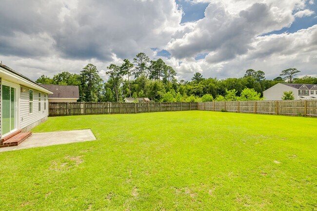 Building Photo - 114 Mustang Dr