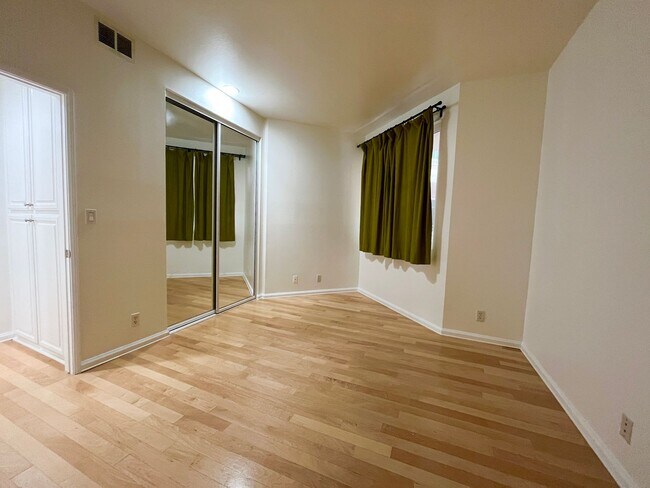 Building Photo - Located in Century City Adjacent to Beverly Hills!