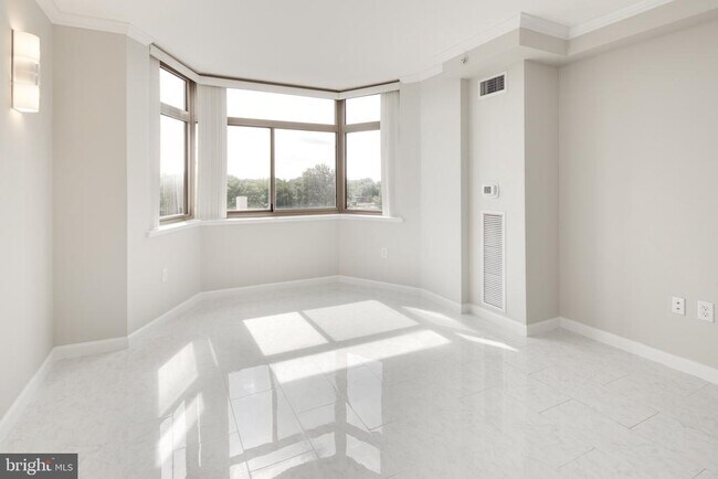 Building Photo - 7111 Woodmont Ave