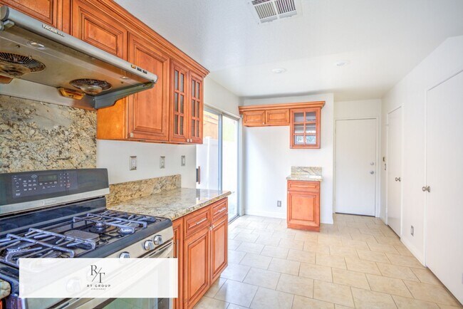 Building Photo - Freshly painted and featuring brand new 2nd-floor flooring 3 Bedrooms, 2.5 Bathroom in Baldwin Park