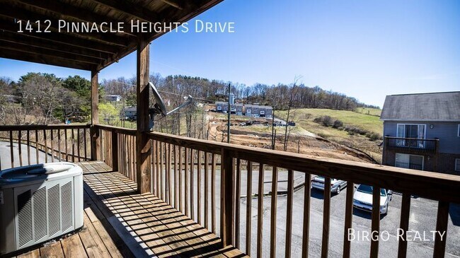 Building Photo - Move in Special! First Month's Rent is Fre...